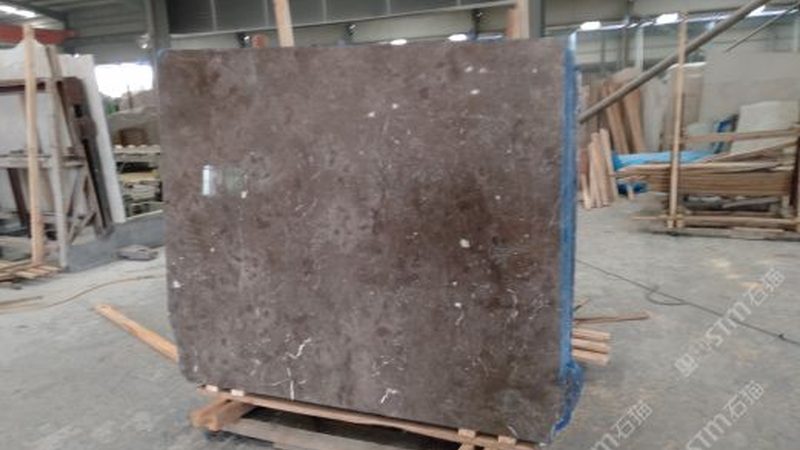 透光石灯箱与亚克力灯箱：材质与工艺的差异化解析